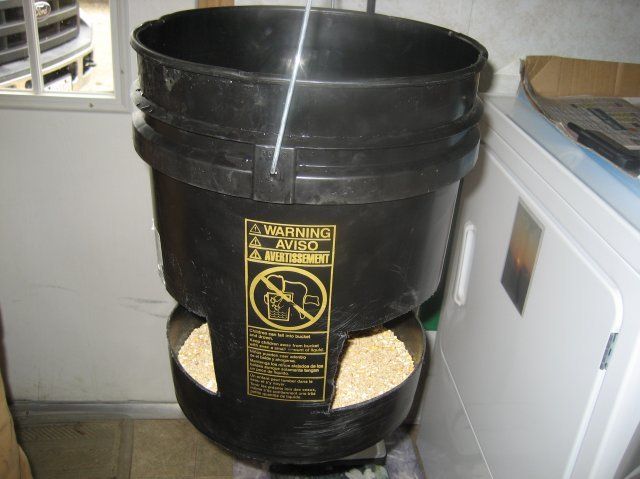 13683_feed_bucket_002.jpg