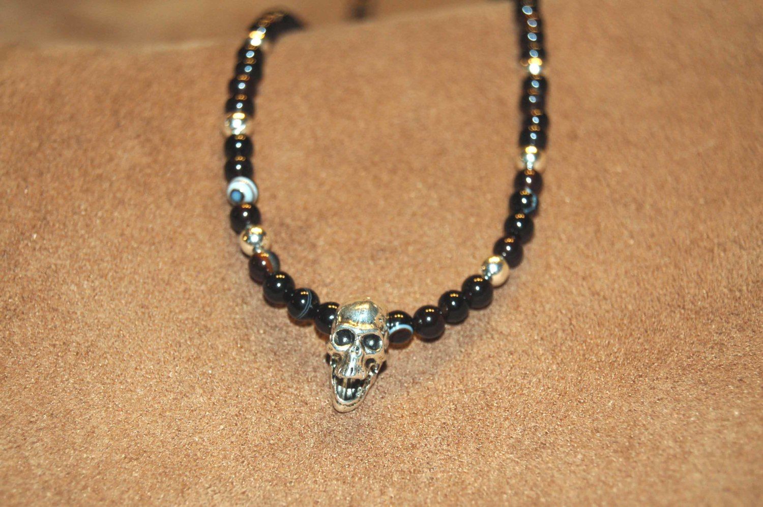22798_silver_skull_and_agate_necklace.jpg