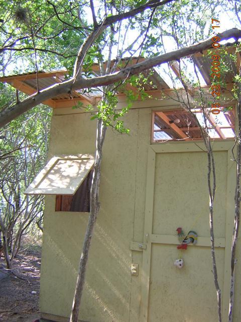23912_coup_door_and_screened_windows.jpg