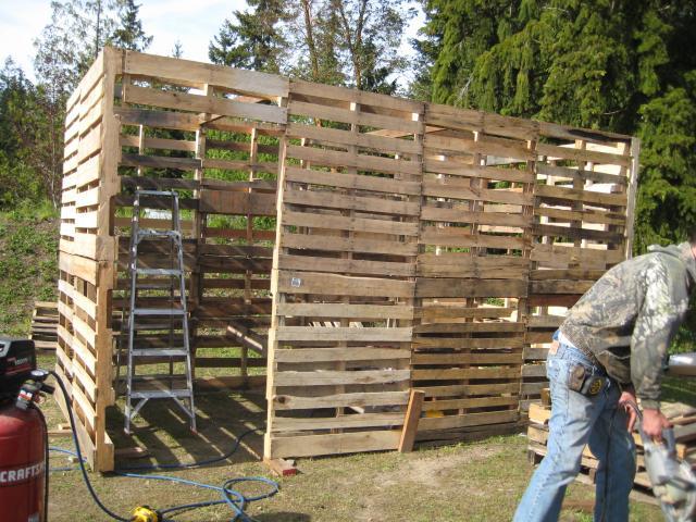 Wood Pallet Coops? | BackYard Chickens