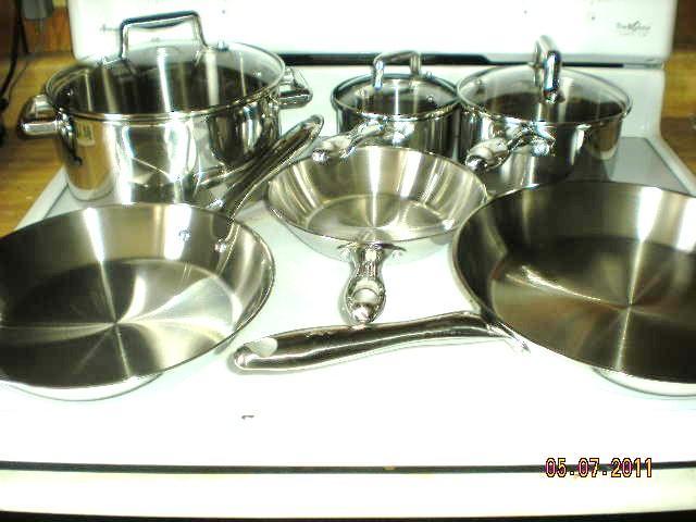 3009_stainless_cookware.jpg