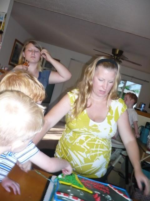32504_tommr7bdaybunnybelly8months_021.jpg