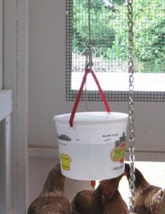33445_bucket_nipple_waterer_2.jpg