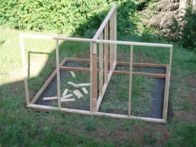 34268_2009-06-14-chicken-coop-pigeon-loft_006-800.jpg