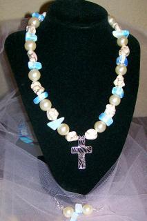 4047_all_white_multi_stone_metal_cross_pendant_junk.jpg