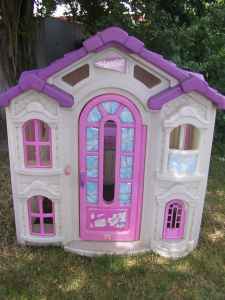 41679_barbieplayhouse.jpg