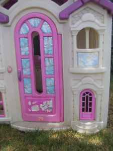 41679_barbieplayhouse2.jpg