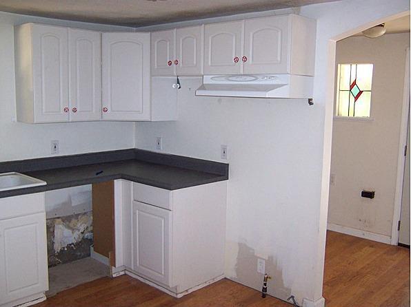 41679_otherviewkitchen.jpg