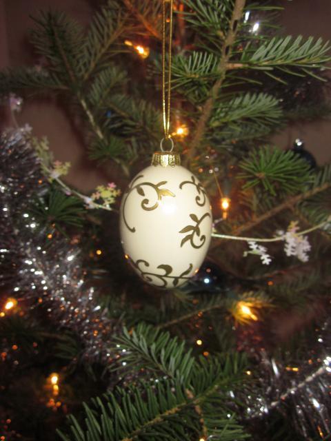 43104_12-5-10_blown_eggs_3.jpg