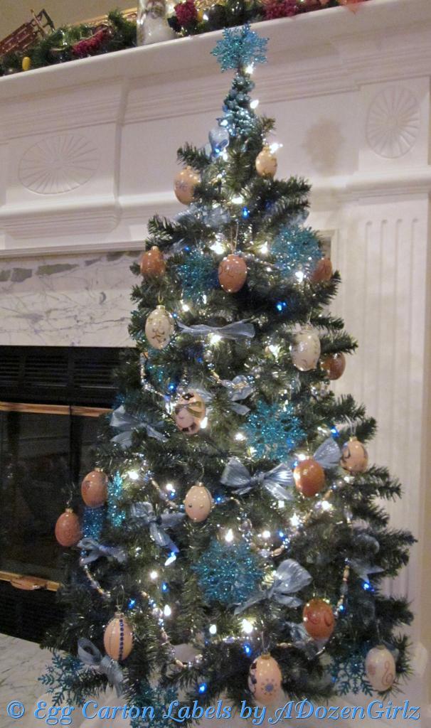 43104_christmas_egg_tree_2012_1aaa.jpg