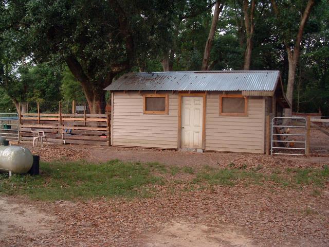 46932_goat_n_chicken_cottage.jpg