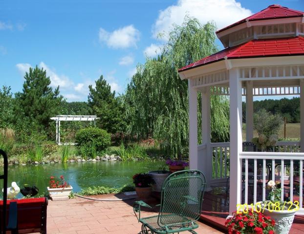 55498_pond_gazebo.jpg