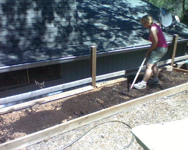 59404_mixing_the_compost_and_dirt.jpeg