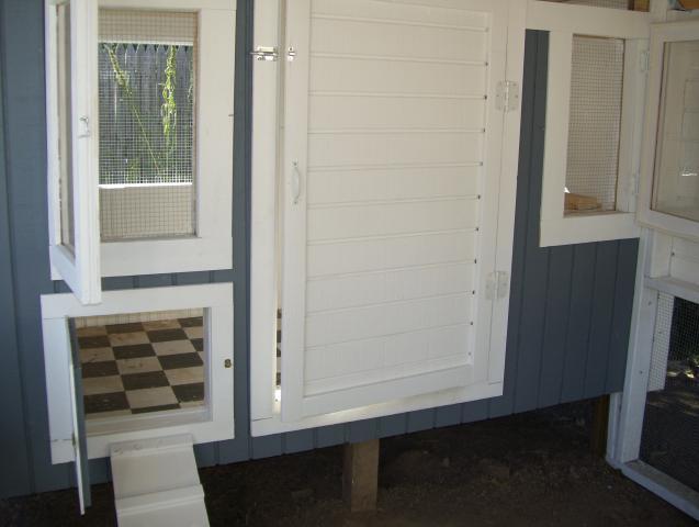 64132_coop_people_door.jpg