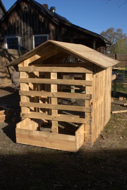 Make your own coop from free palletsSee mine! Pic Heavy