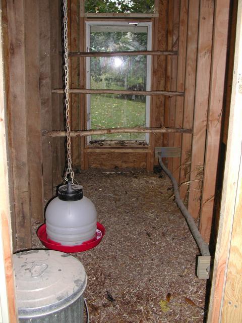 68446_coop_inside.jpg