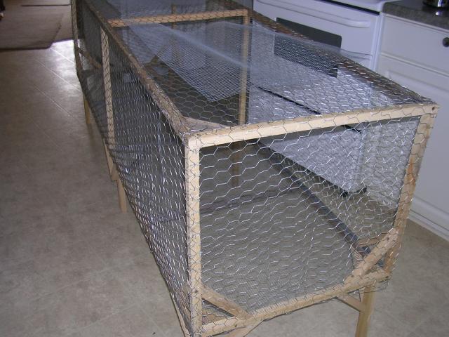 70399_brooder_with_wire.jpg
