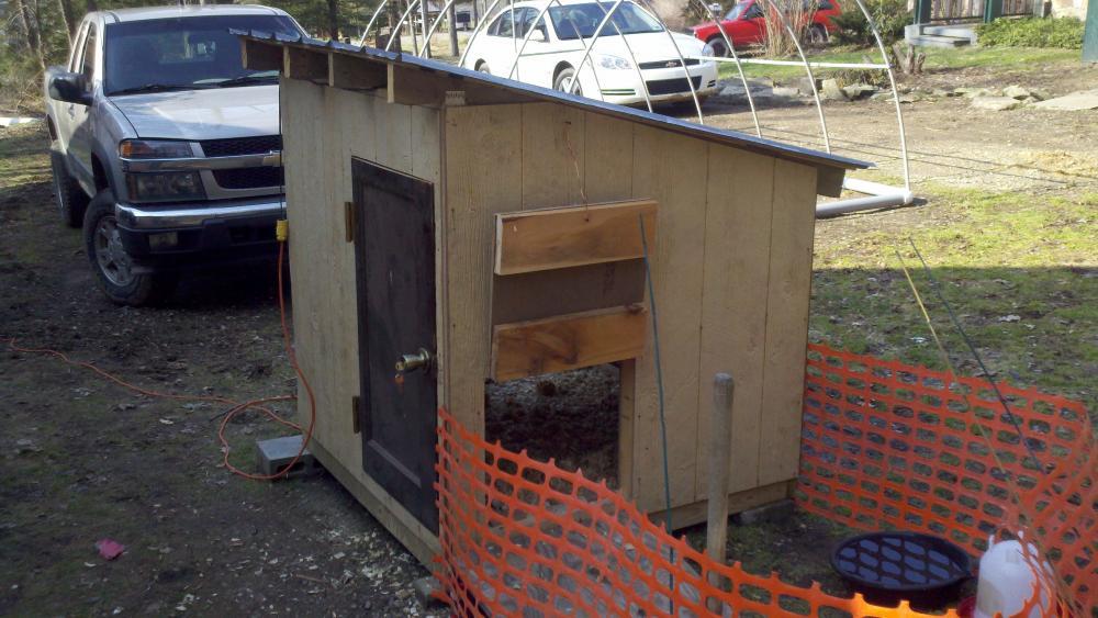 83735_2011-04-10_duckhouse_side.jpg
