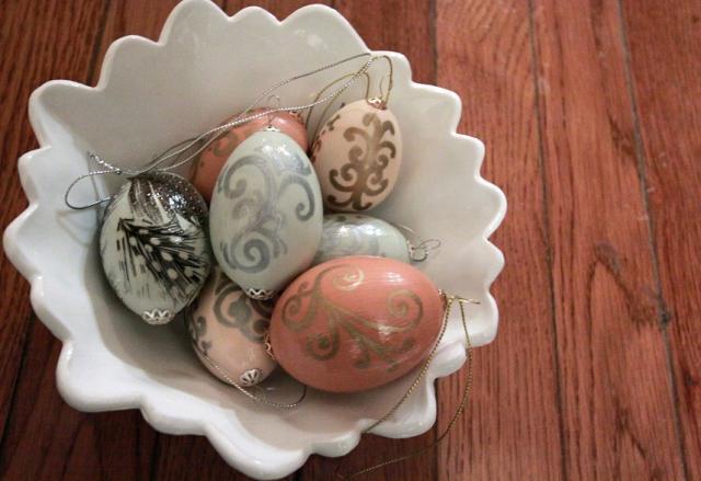 84708_4-12_ornament_eggs.jpg