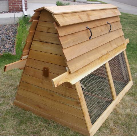 85328_cedar_coop_closed_side_view_2.jpg