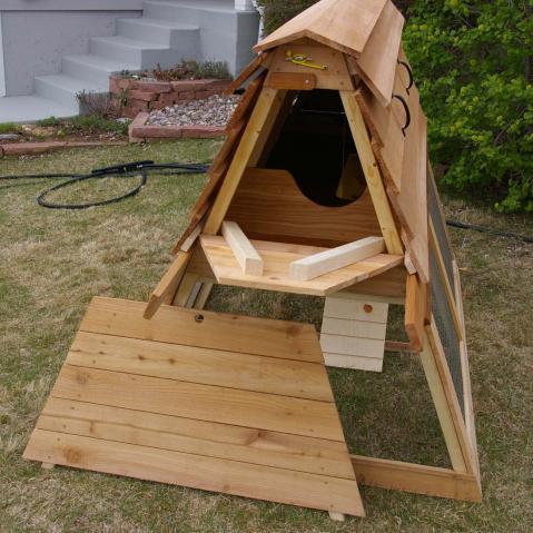 85328_cedar_coop_open_nest_end.jpg