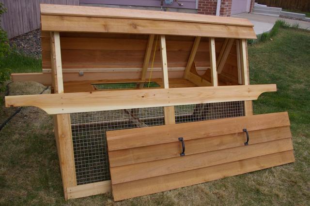 85328_cedar_coop_open_side_view_1.jpg