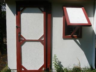 90013_hen_house_2.jpg