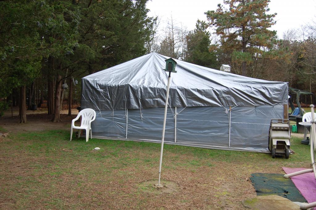 91292_homeless_chicken_shelter_w_squatters_005.jpg