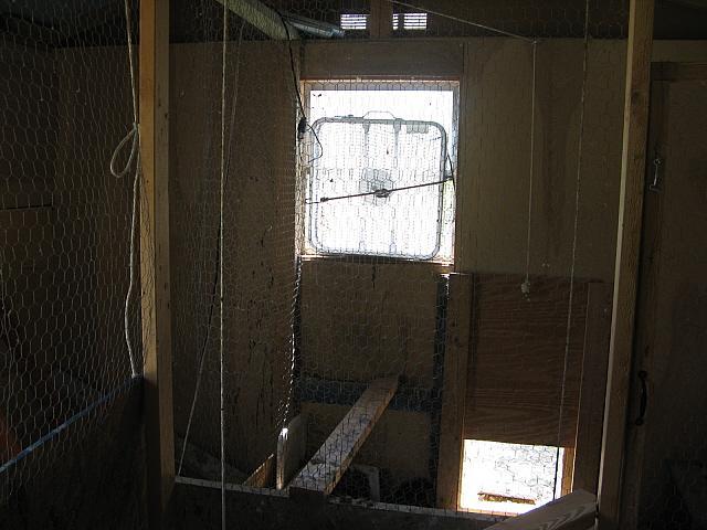 9332_fan_inside_shed.jpg