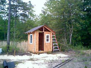 9367_coop_w_finished_roof.jpg