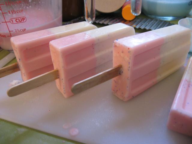 98966_cupcake_soap_pops.jpg