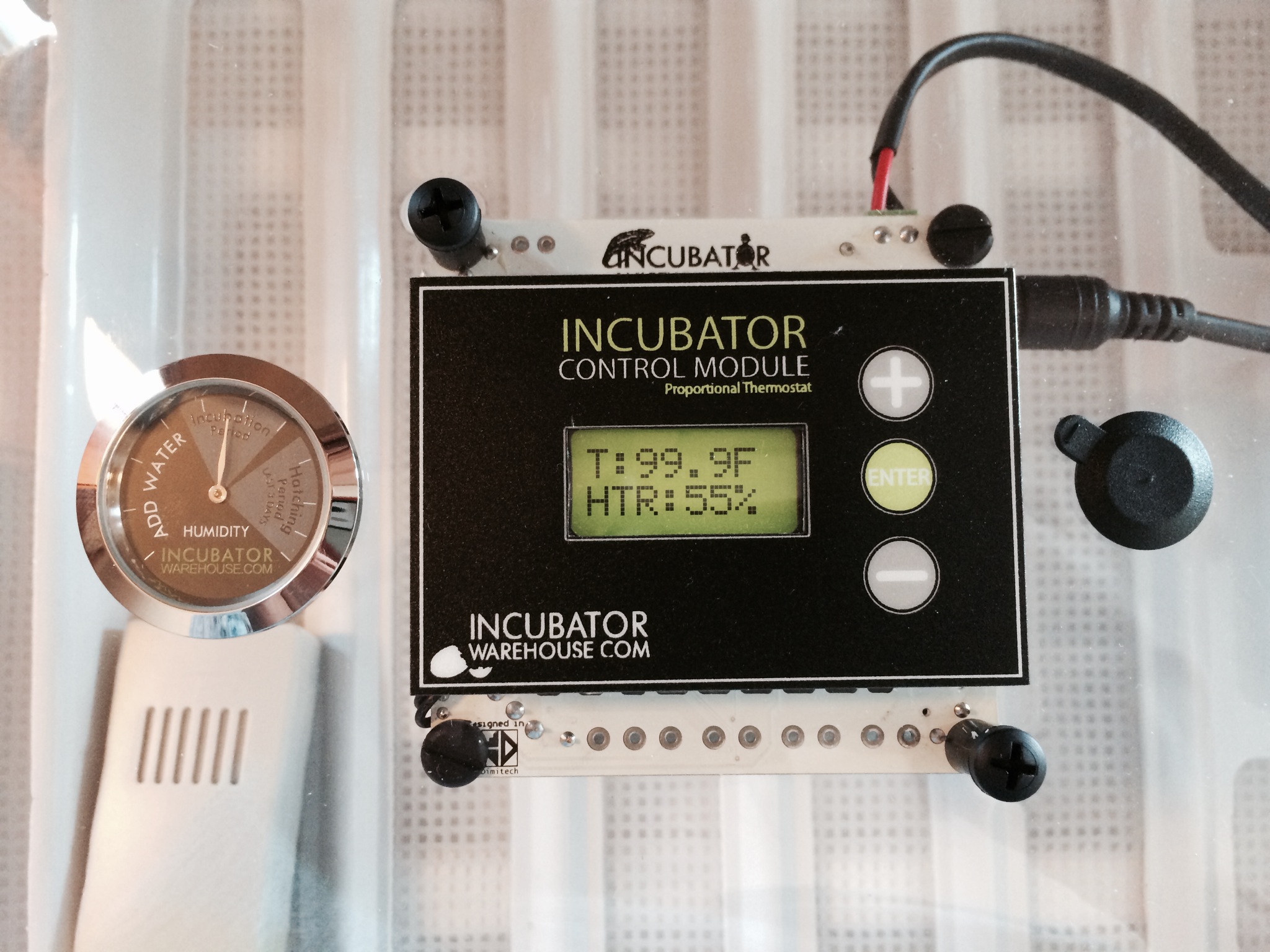 1hr 30min since plug-in time.
Time 11:29am
**at 10:33am I opened the lid to add my temp/humidity sensor into the egg tray. The temp dropped down to 98f but recovered back to 99.5f within 1 minute. At this time I also put the plug back into the vent hole.**