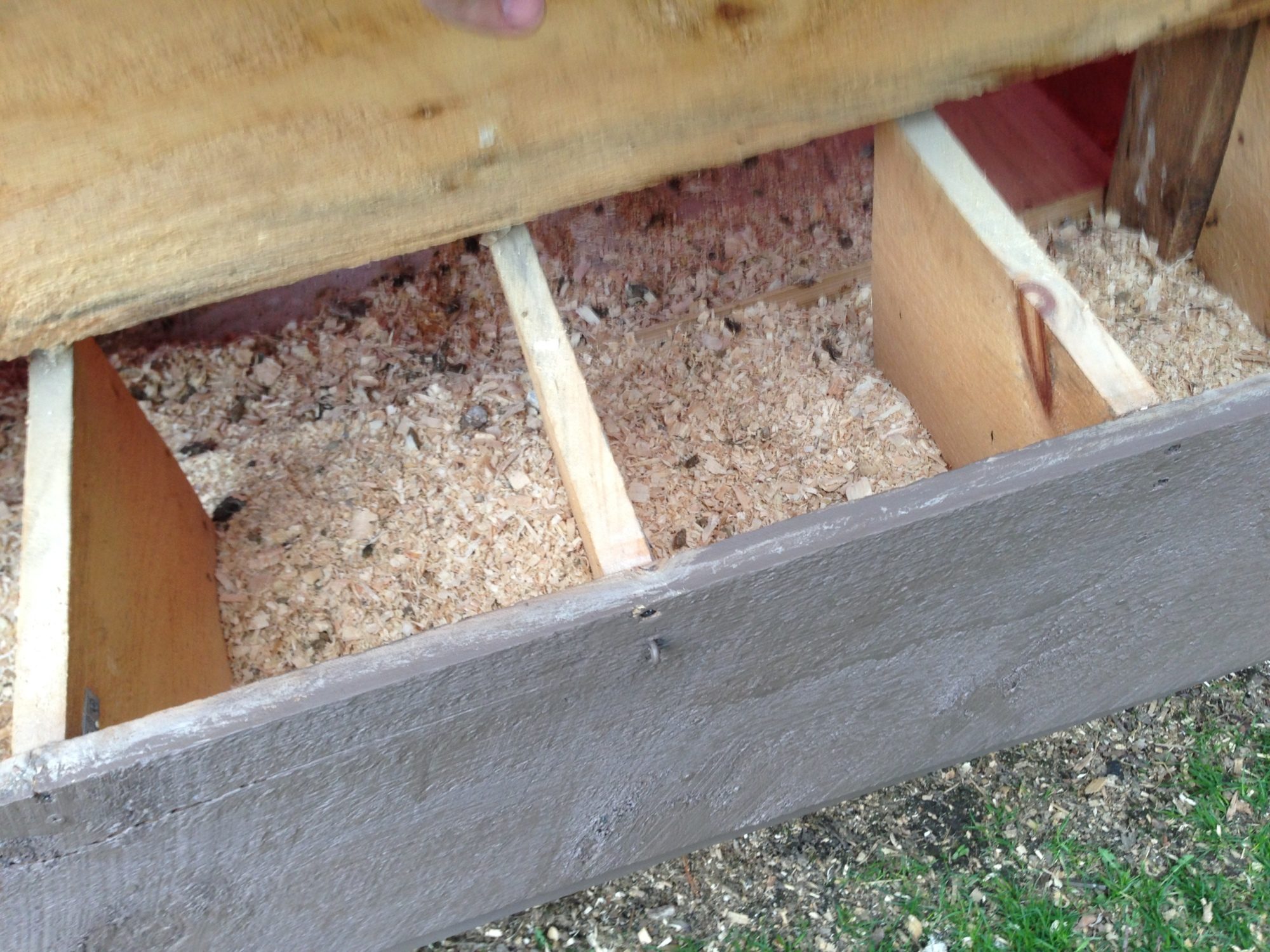 4 nesting boxes