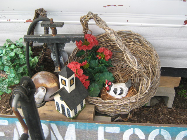 A hint of what's inside - a setting hen
