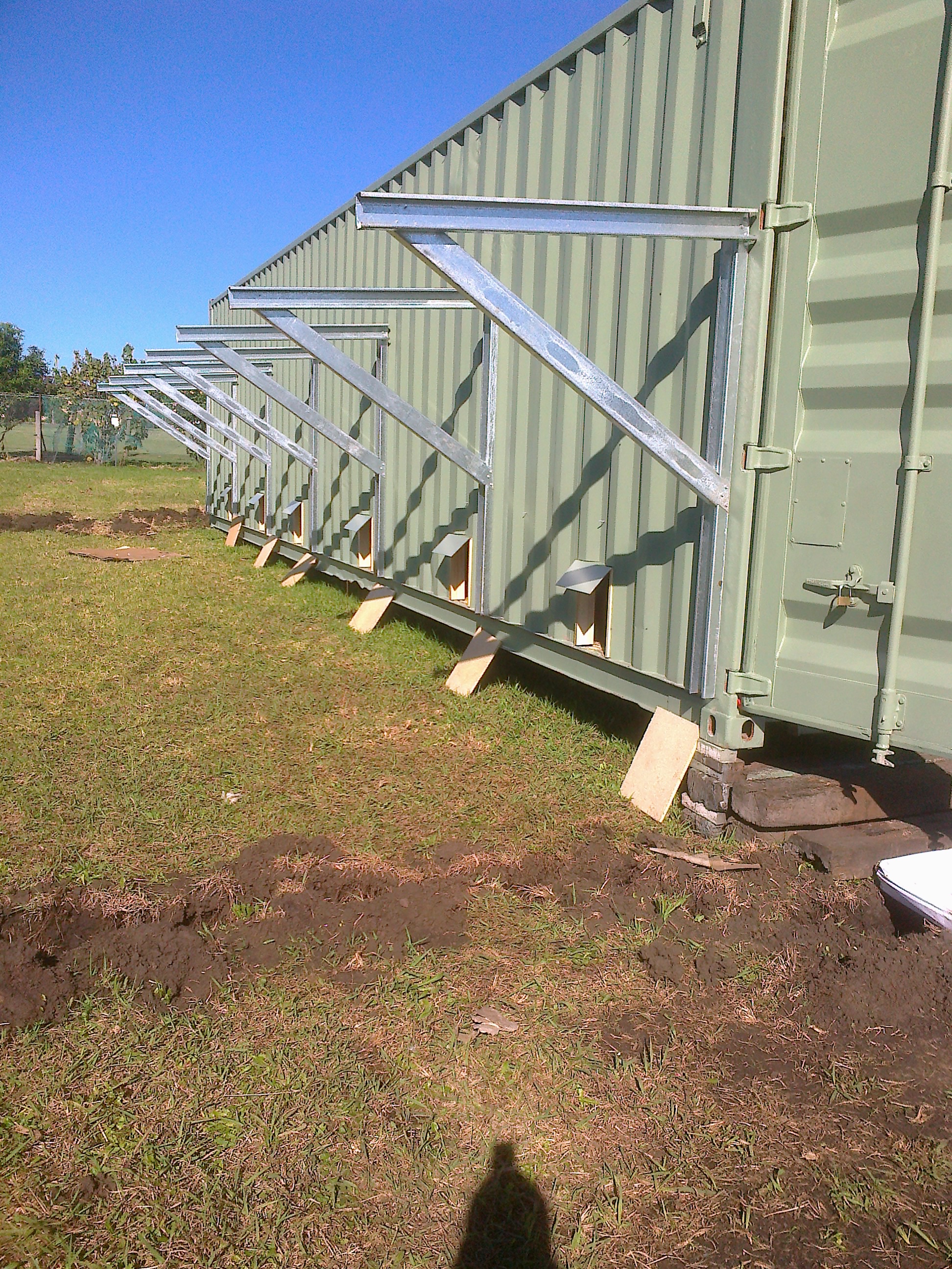 added support for the roof each side to give them more shade if they don t want to go inside and protect them from the rein .