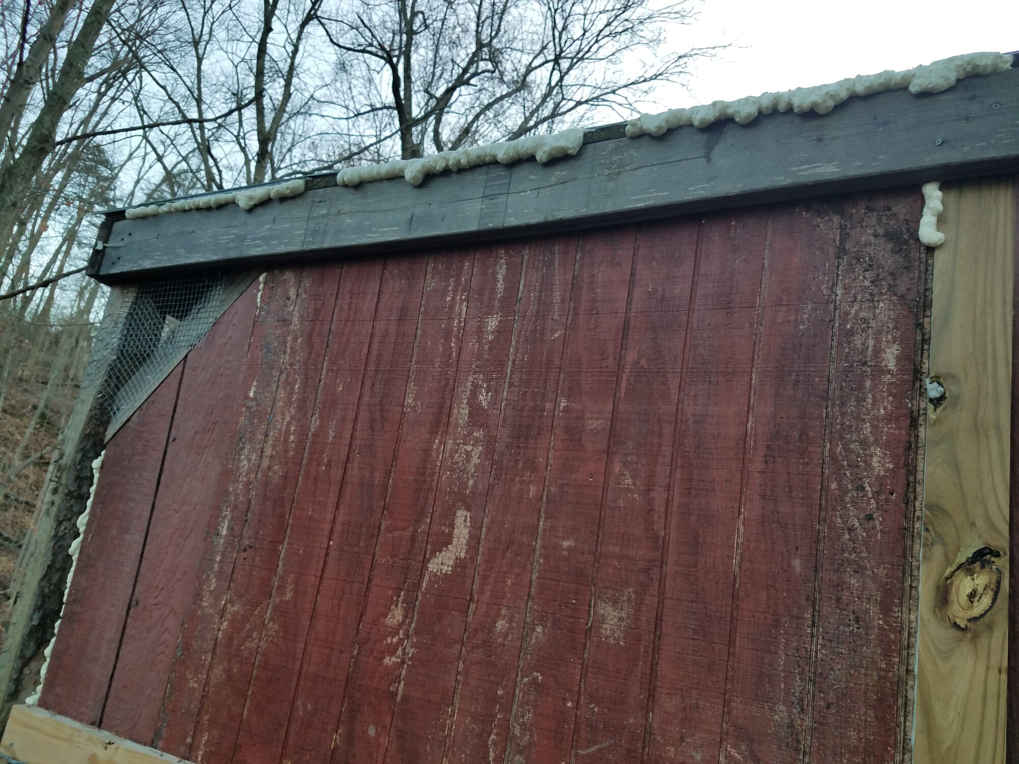 After: Openings between the roof-panels and the wooden structure