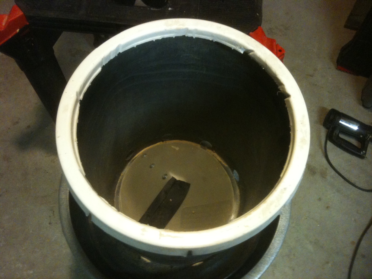altered lid on bucket