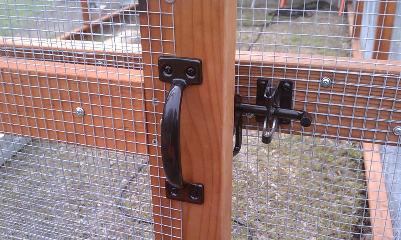 An image of the secondary latch that holds the door open for free ranging.