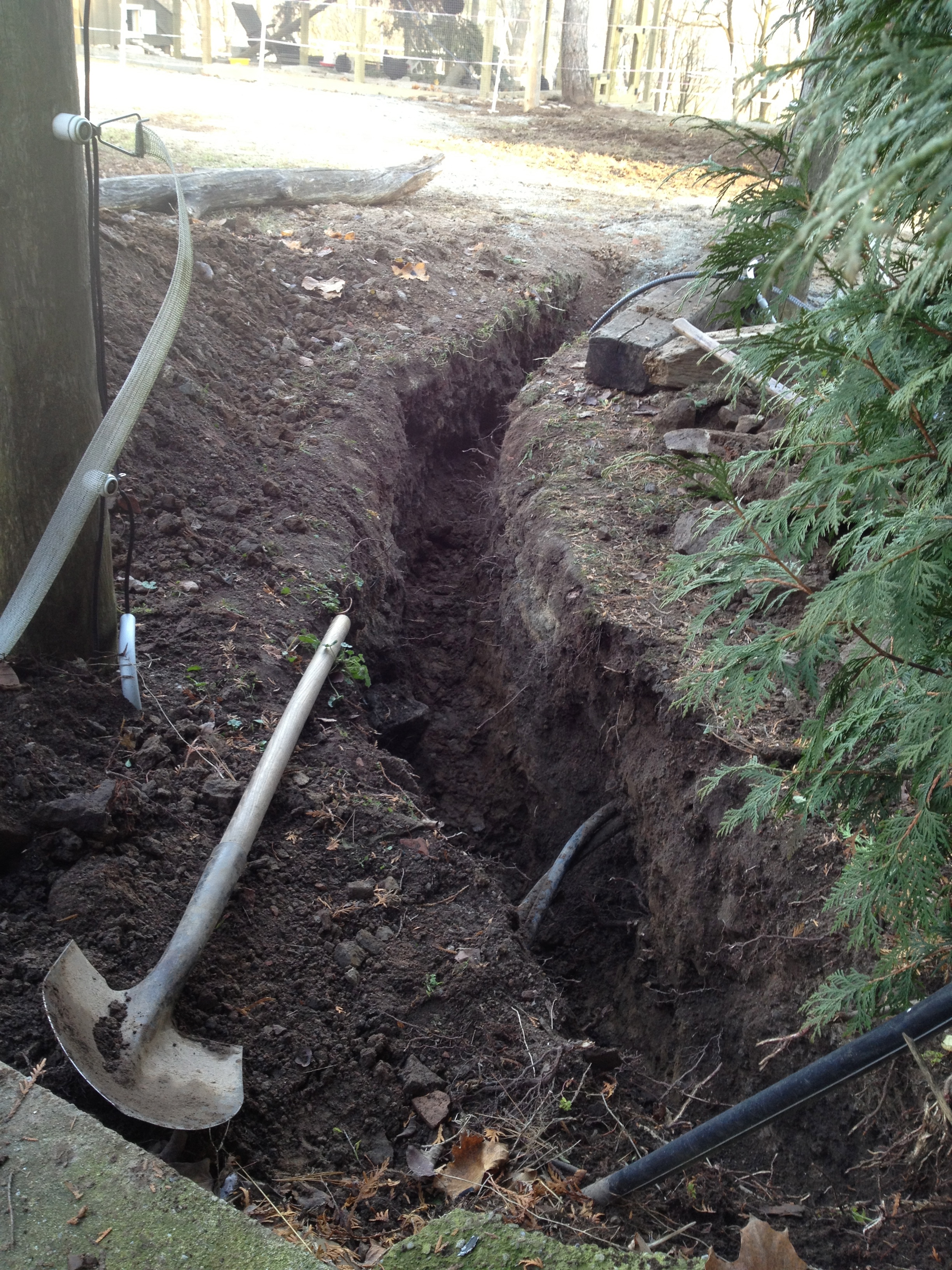 And finally the last section is dug out for the electrical, Yeah :)
A total of 60 - 70 foot long trench for the electrical