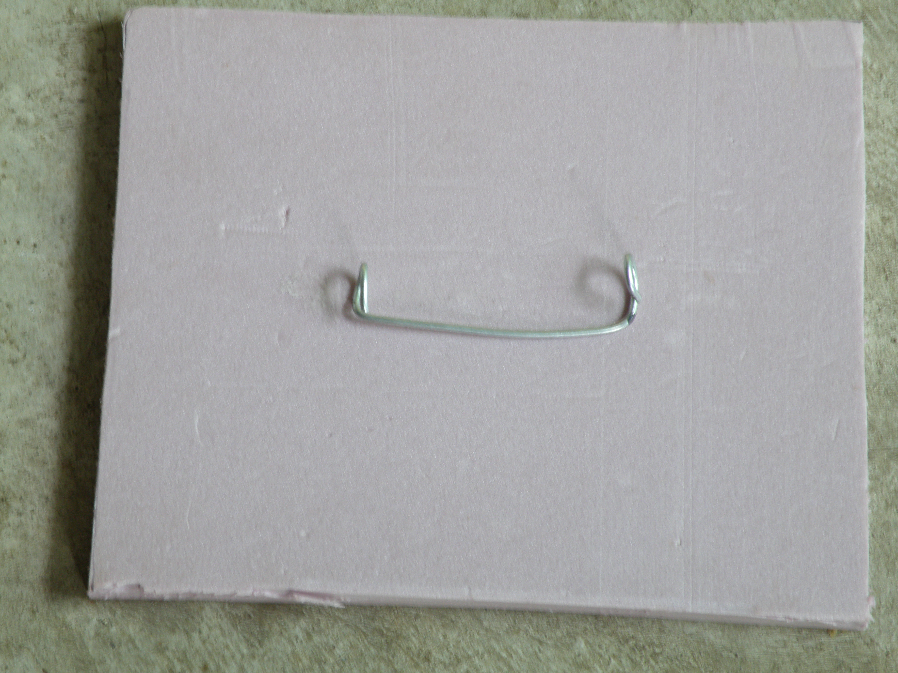Anti-shifting hing bent to shape
