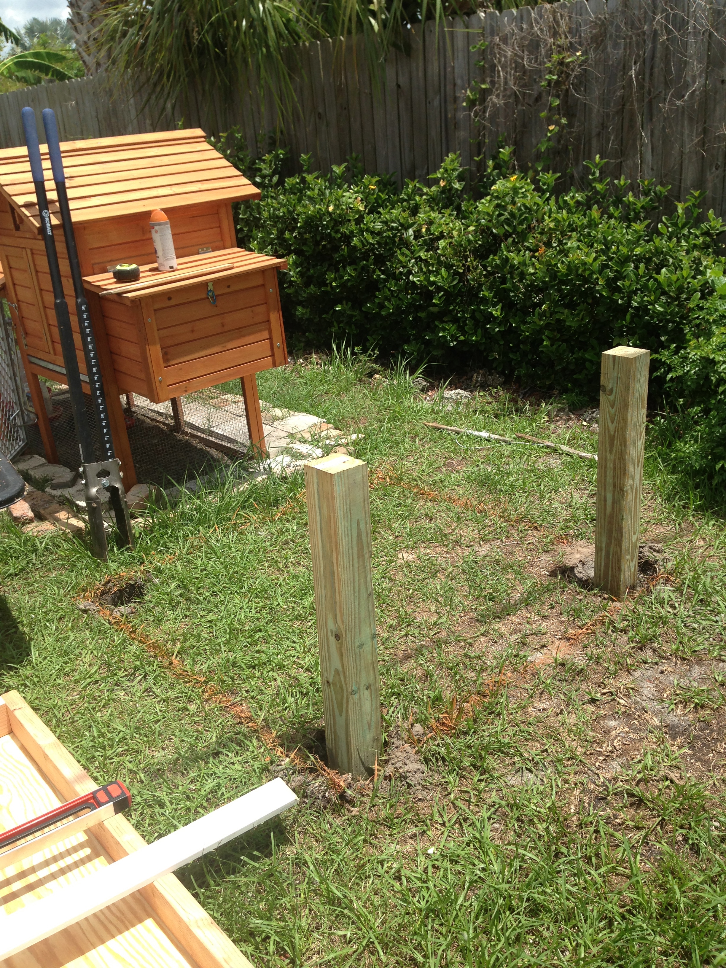 AppleMark

This is the old coop, which I purchased off of ebay.  Yes, I know, NOW.  lol  They said it would hold 10 hens.  Maybe if they the size of baby chicks I'd agree.  But reality suggests only 2 hens.  So, new chicken coop pronto!