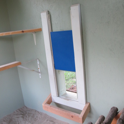 Automatic door. (it's actually a modified cutting board)