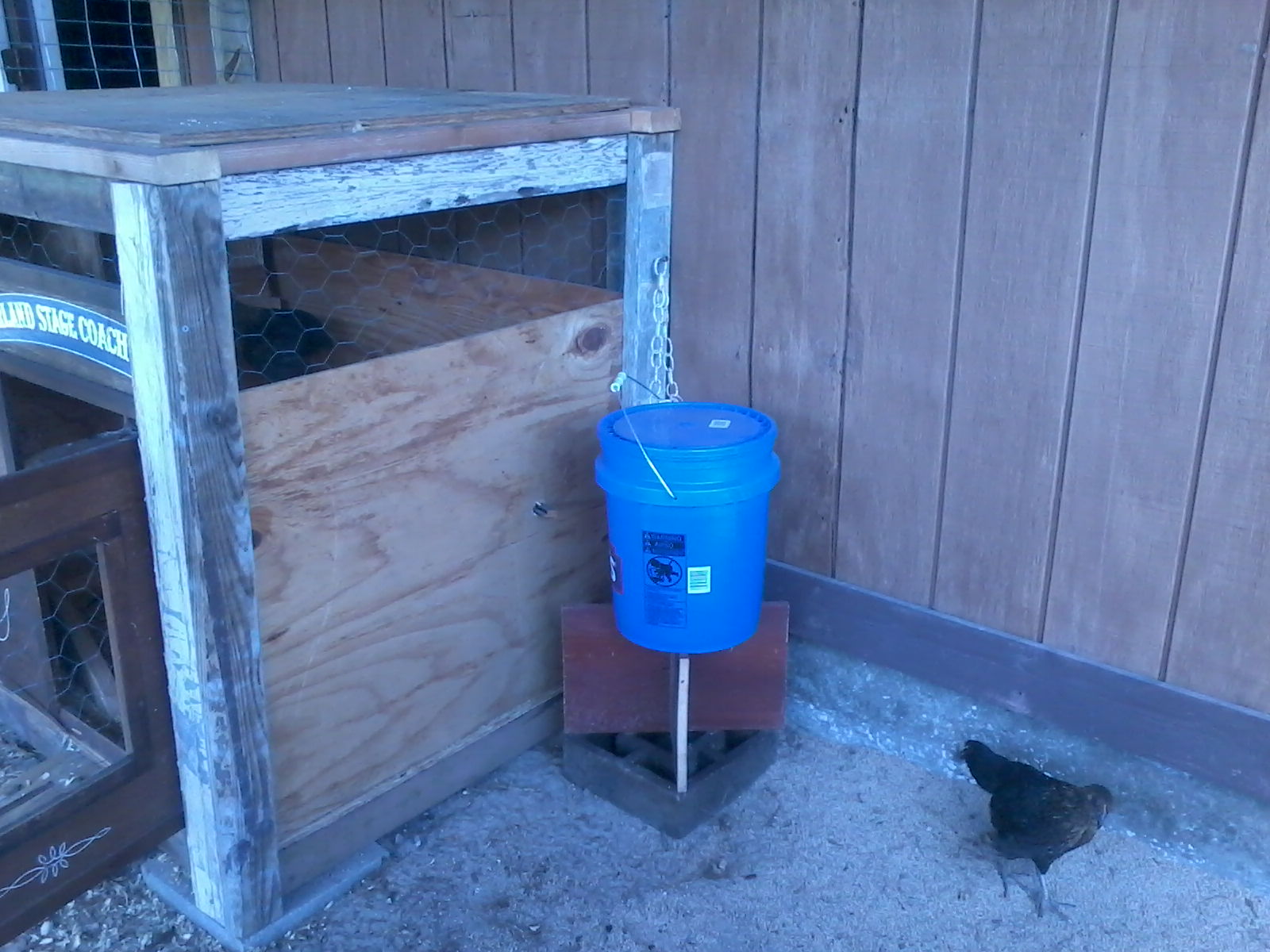 Automatic waterer with 2 Farmtek nipples