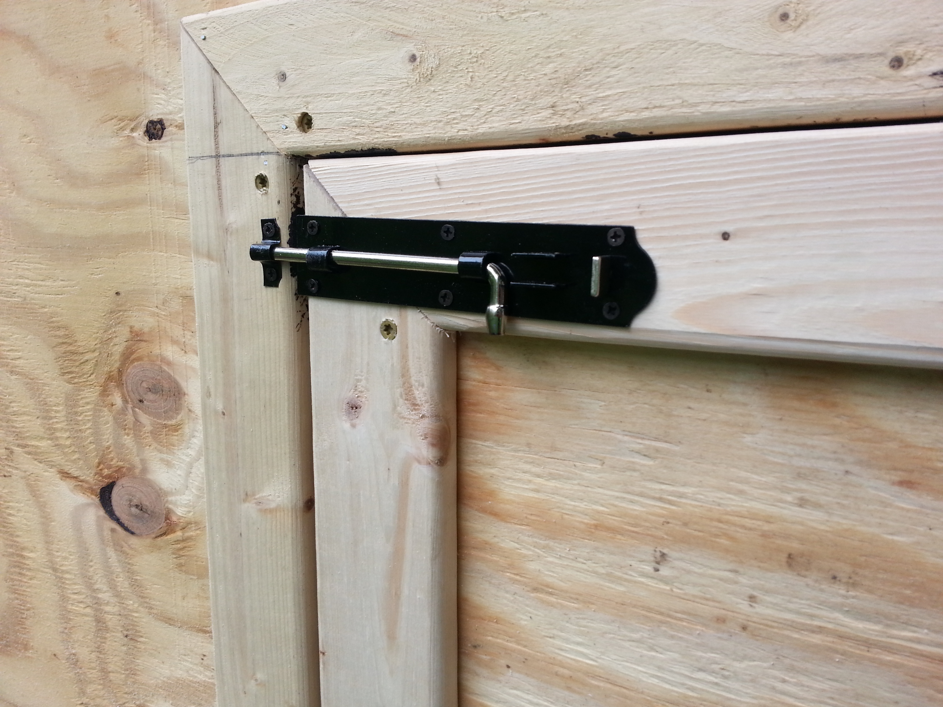 Bolt for the nesting box door.