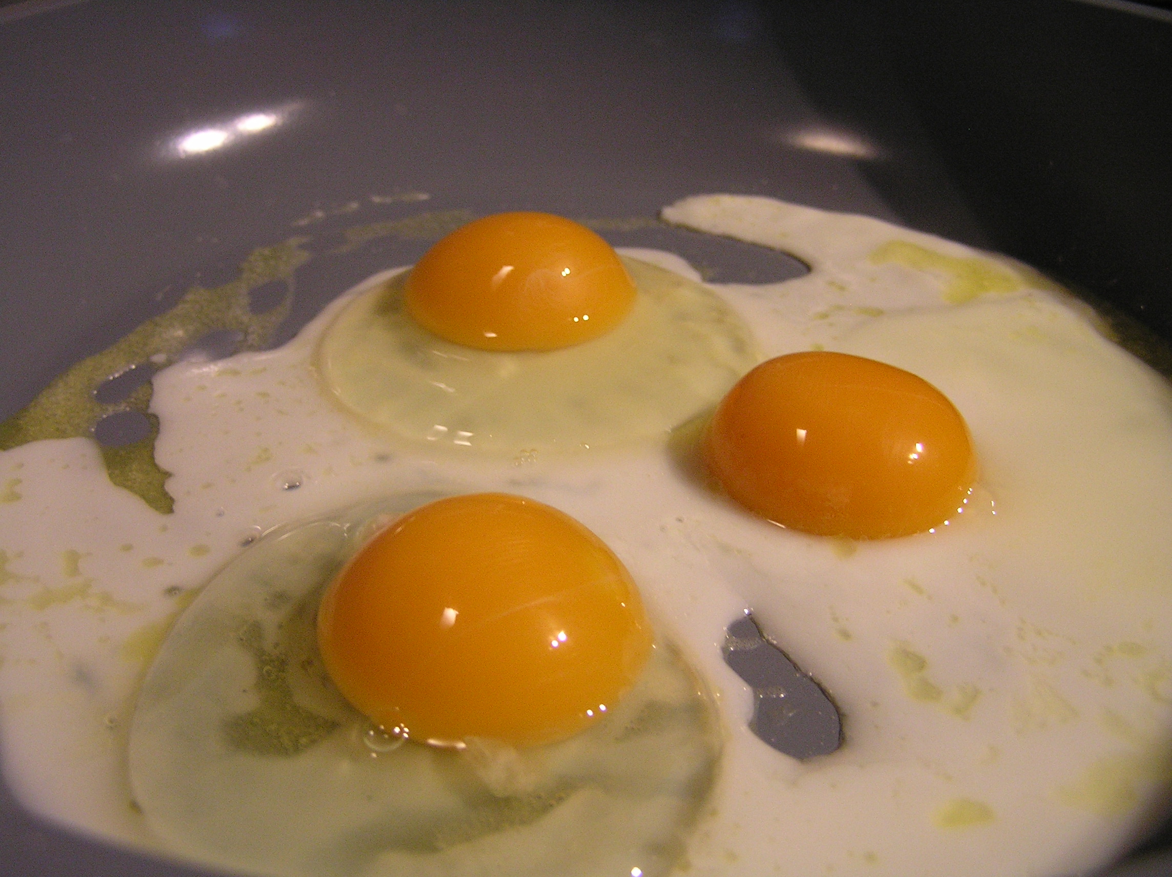 ceramic frying pans are "da bomb" for cooking eggs!