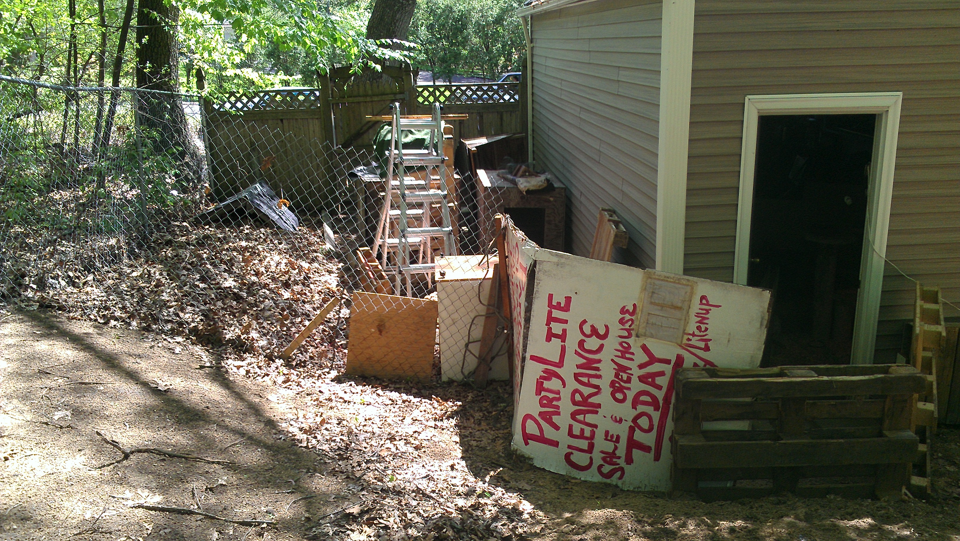 Chainlink fence to stockade fence to garage side with temporary fencing to close it in; can be accessible to garage door