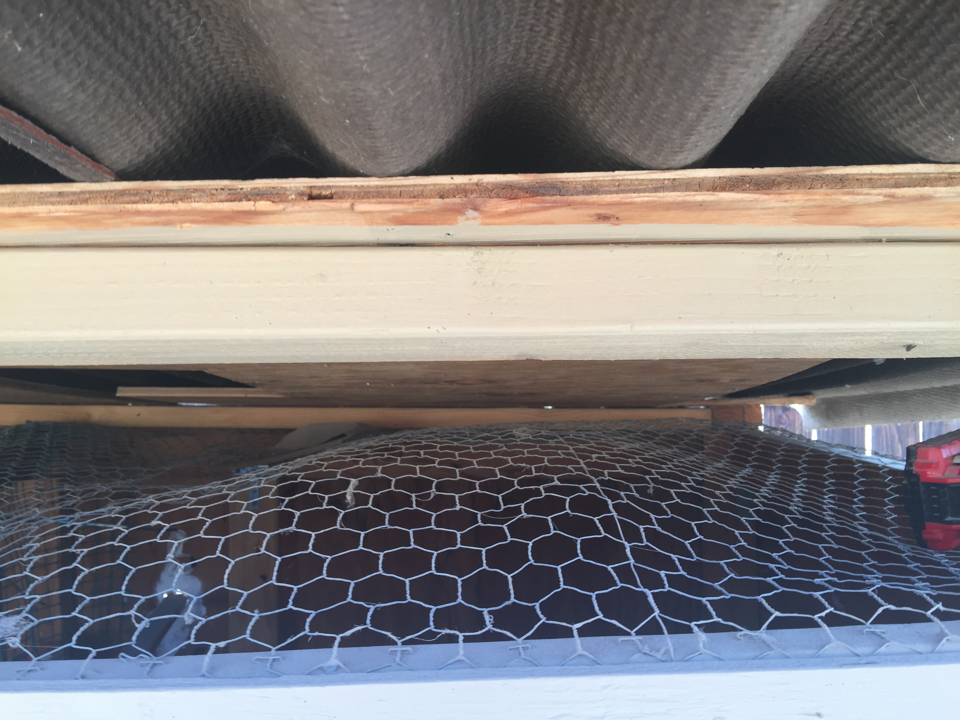 Chick Nursery. This is the top of the Chick Nursery. You can see that i enclosed the entire top with chicken wire for airflow before adding a slanted roof.