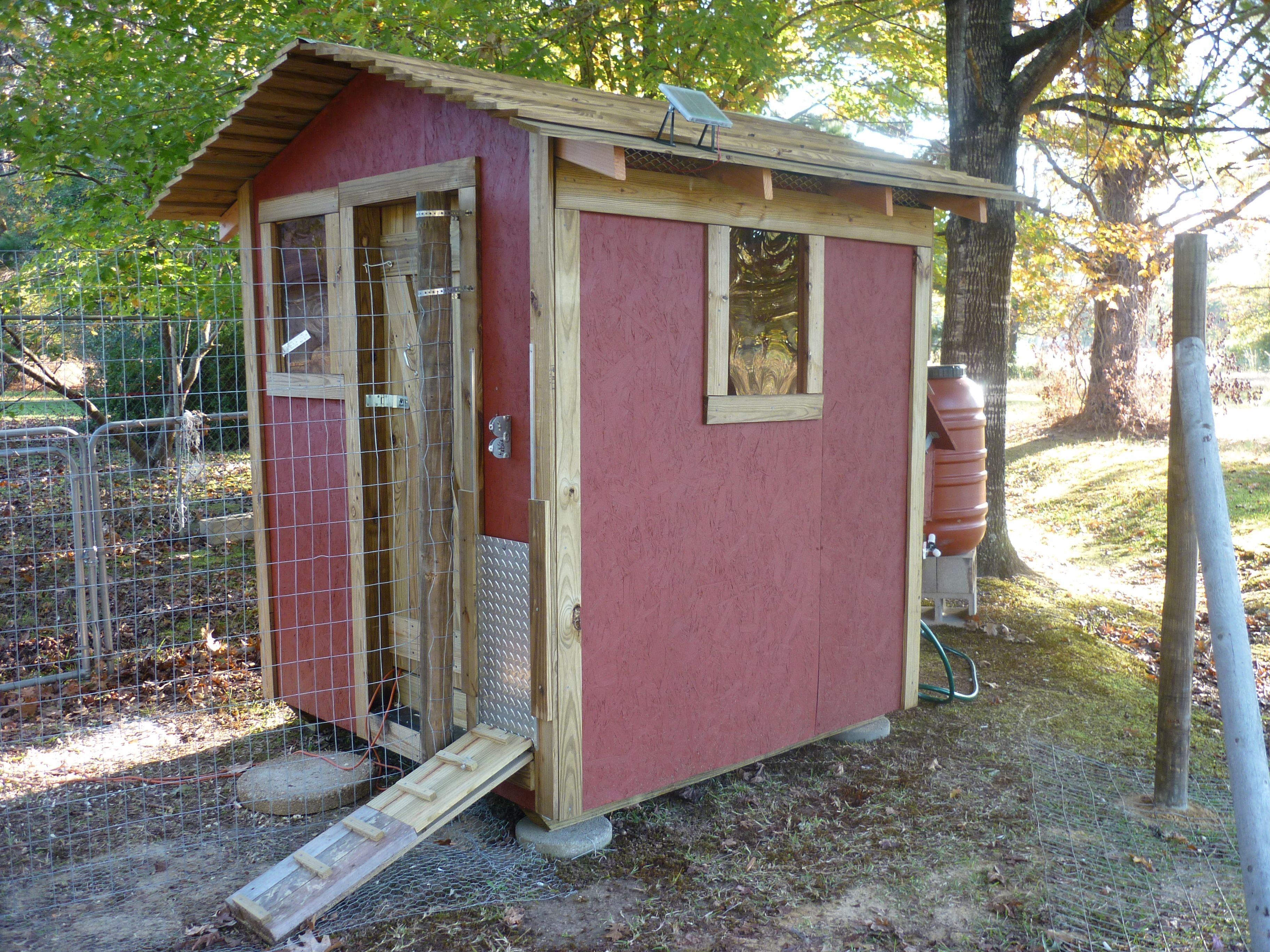 Chicken coop side view (notice the solar panel for the automatic door on the roof).