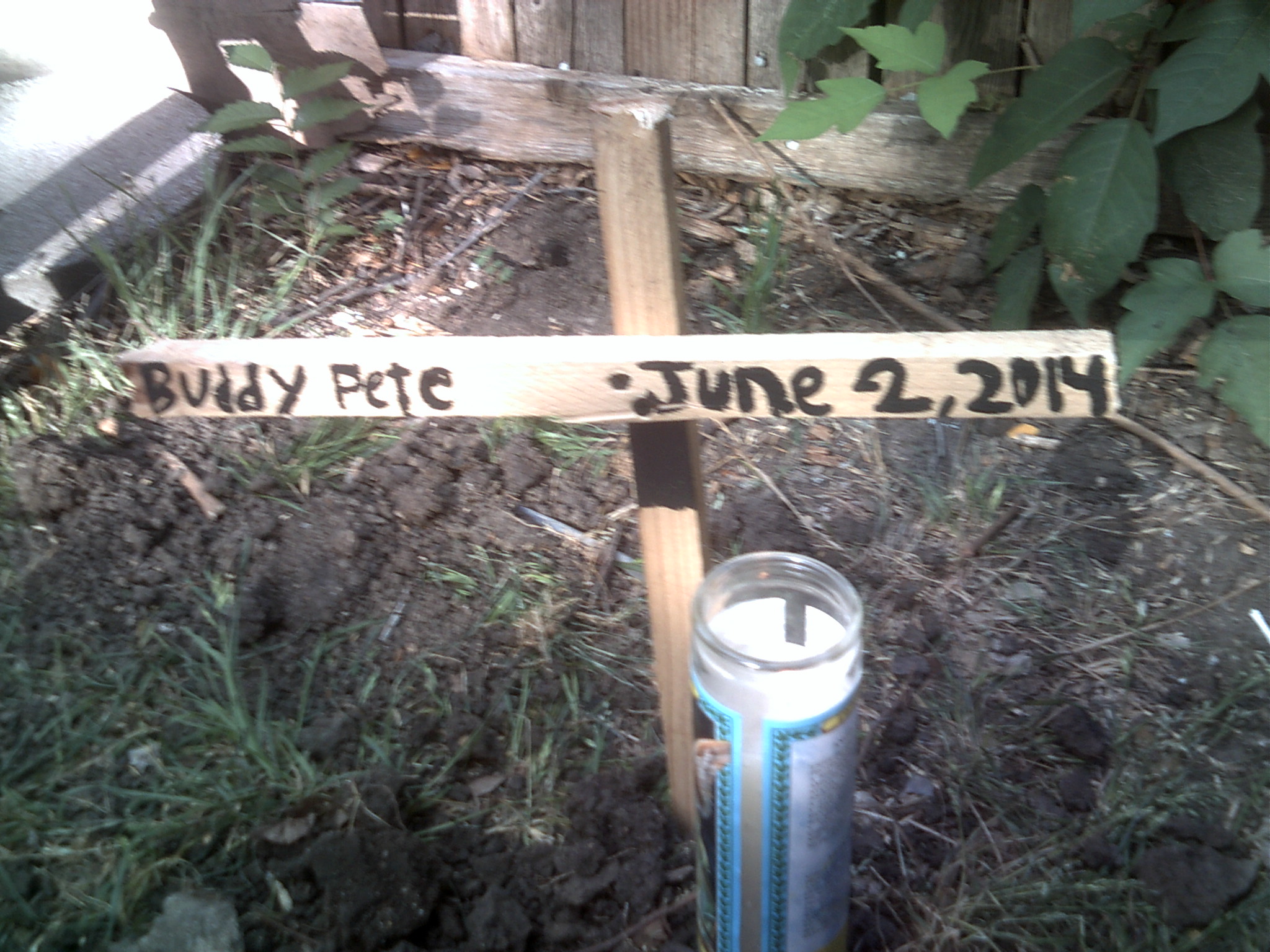 close up of his cross since my crappy camera won't pick it up