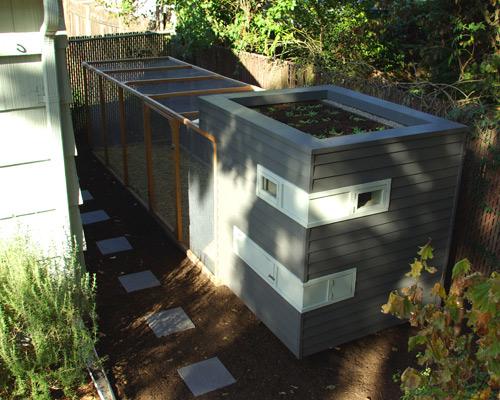 CREATOR: gd-jpeg v1.0 (using IJG JPEG v80), quality = 75
Mitchell Snyder's chicken coop combines the look of a modern prefab house with the green beauty of a rooftop garden. Located in Portland, Ore., the coop is big enough for five chickens . The coop has a large run covered with wire mesh fencing and perfectly complements the 1924 craftsman bungalow behind which it sits.